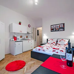 Parking, Ac, Wifi Flat Next To Andrassy Ave Апартаменты